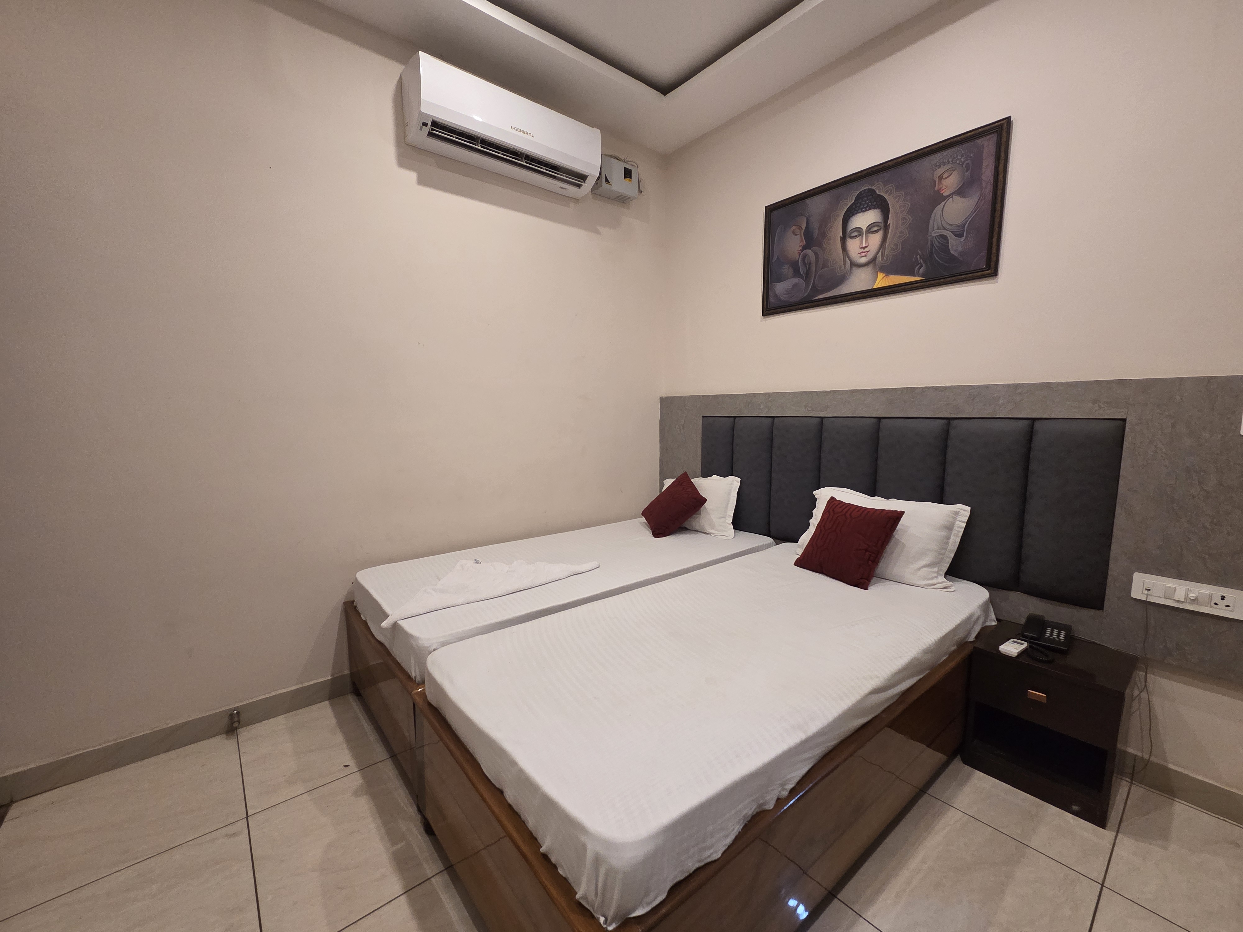 Deluxe Room image 1